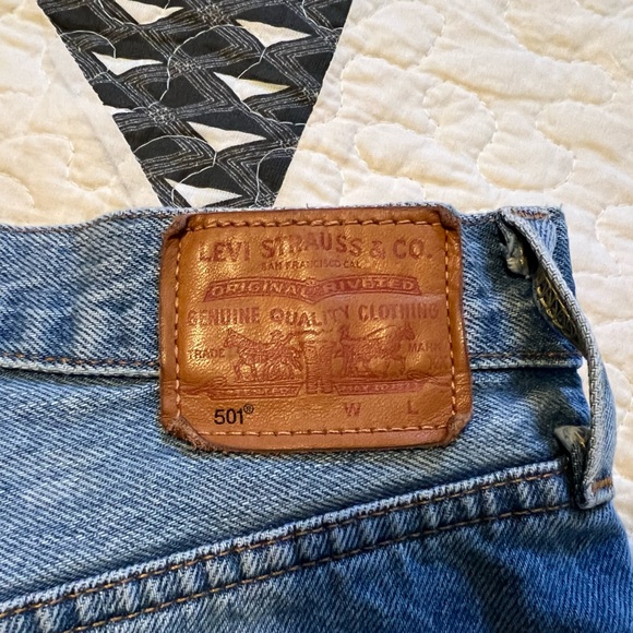 Levi Shorts - Picture 5 of 5